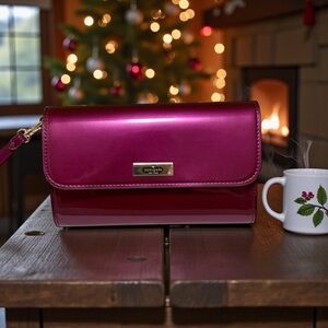 🦄 Kate Spade Kenzie Medium Flap Wristlet!